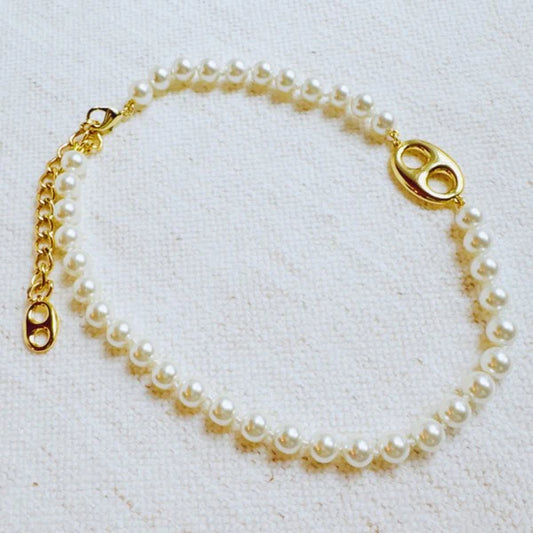 Elegance in Harness Pearl Necklace